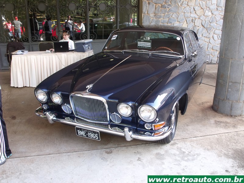 Jaguar MKX 420: A Elegância do Felino