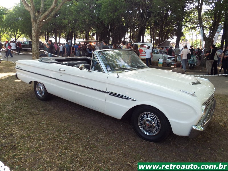 Ford Falcon: Um Americano Light