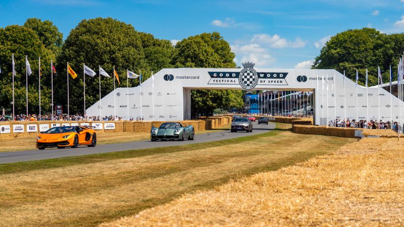 PIRELLI NO FESTIVAL DE VELOCIDADE DE GOODWOOD 2025 10.000 CV PARA O P ZERO