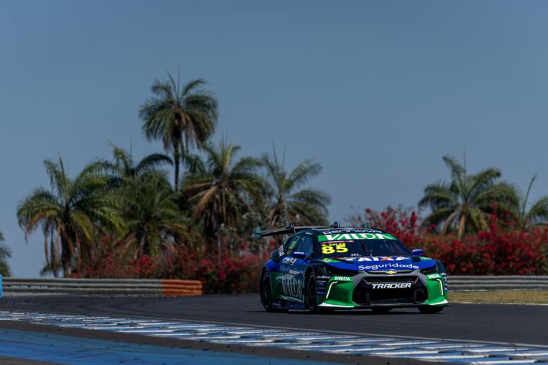 Stock Car Pro Series: Guilherme Salas volta ao jogo com vitória na corrida principal do Velocitta