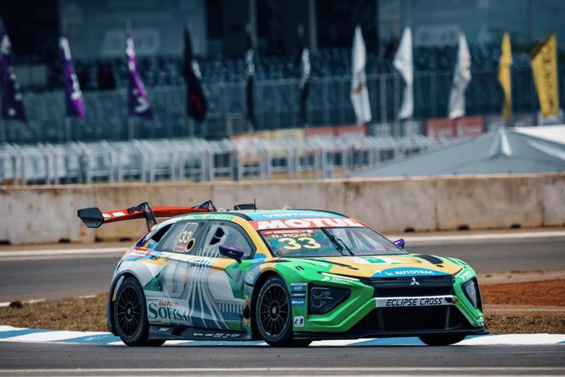 Stock Car Pro Series: Histórico: Nelson Piquet Jr. vence GP BRB e recebe troféu das mãos do pai em Brasília