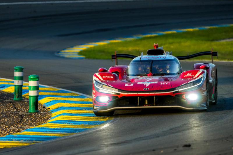 24 Horas de Le Mans 2026: A Toyota Racing vence a corrida mais longa e dura do Campeonato Mundial de Endurance (WEC).