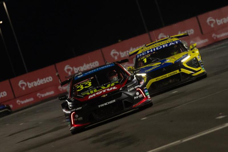 Stock Pro Series: Piquet segura a pressão de Fraga e vence a corrida noturna da Bradesco Stock Pro Series em Cuiabá