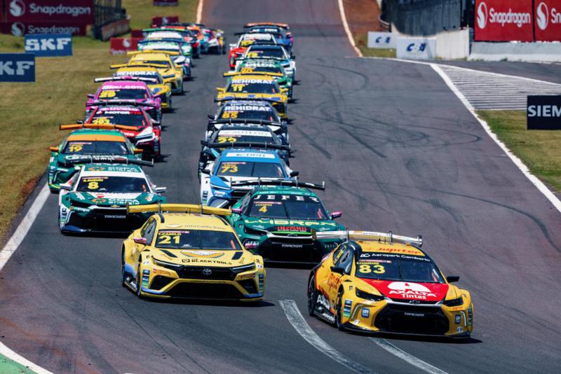 Stock Pro Series: Casagrande resiste à pressão de Camilo e vence pela primeira vez em Cascavel